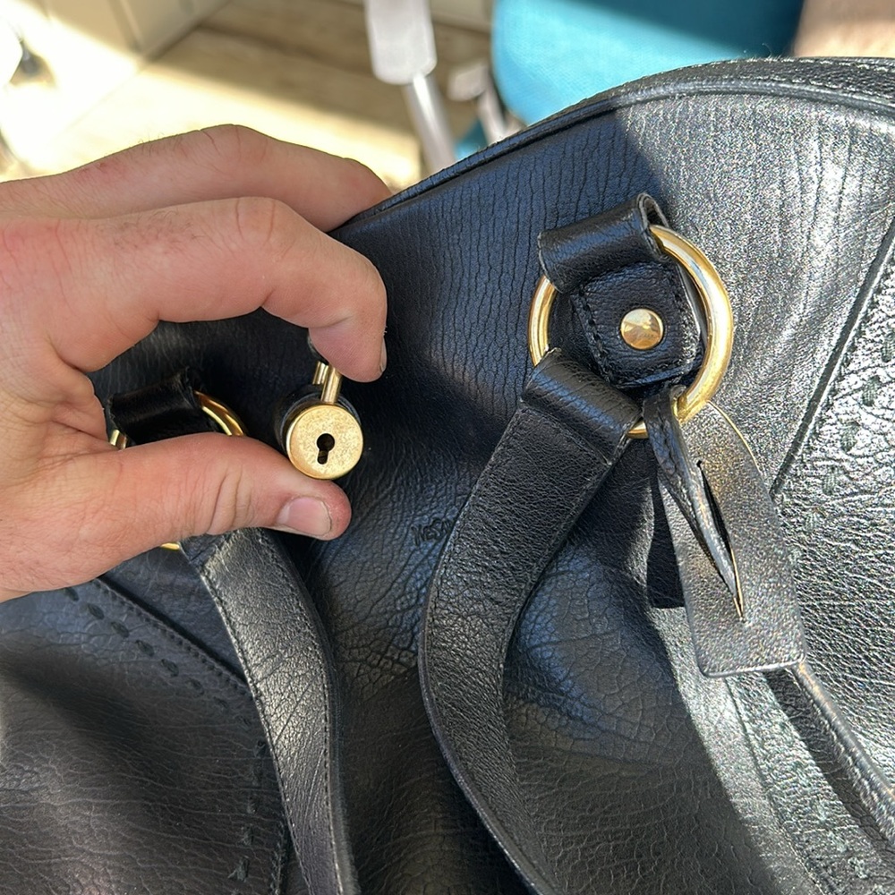 Black leather Yves Saint Laurent purse excellent condition - Picture 2 of 12